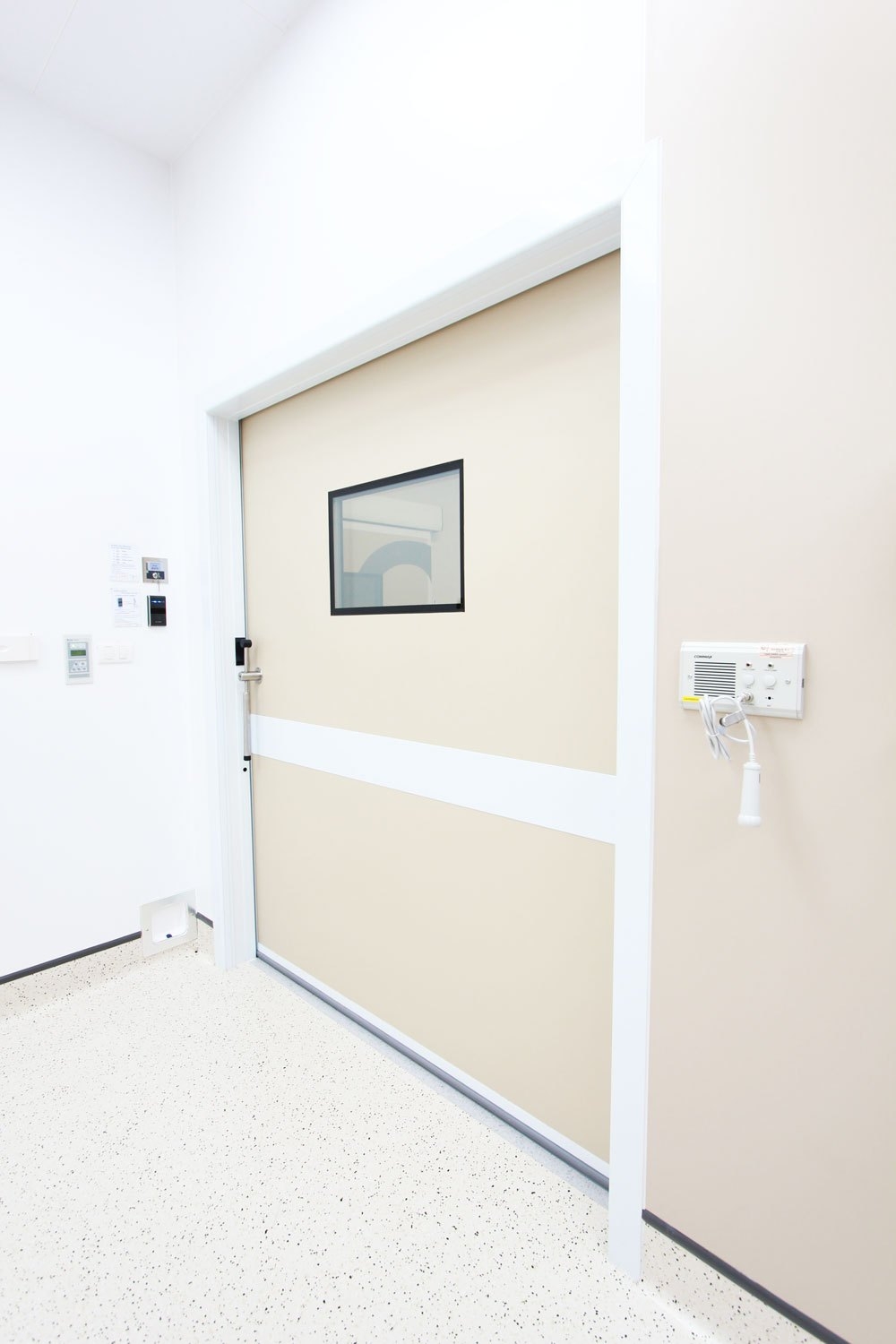LINE_ALBUM_ประตูสำหรับสถานพยาบาล (รพ.บ้านแพ้ว)_231012_3